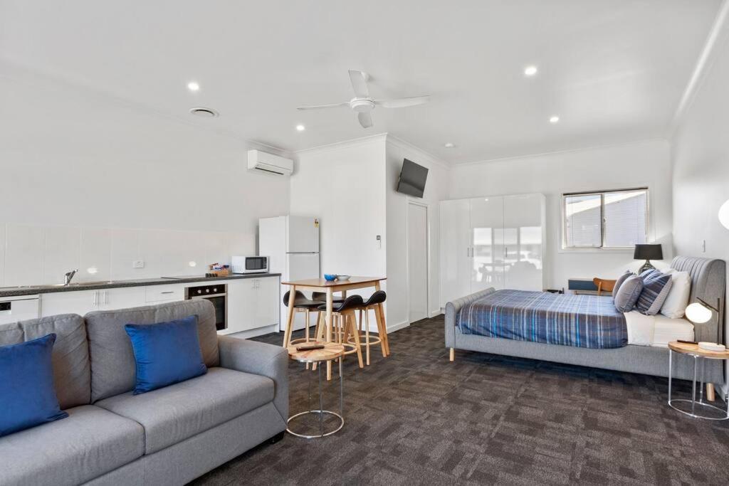 Port Lincoln Shark Apartment 6 ภายนอก รูปภาพ